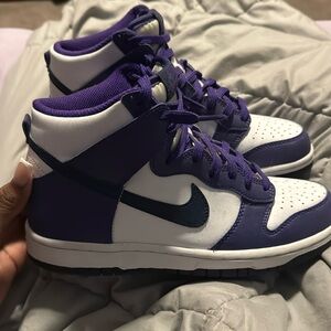 HIGH TOP NIKE DUNKS (GS) 6.5y